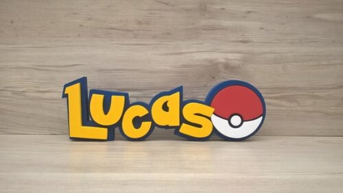 Nome em mdf - Peça de Mesa Tema Pokemon - Lucas 10 cm