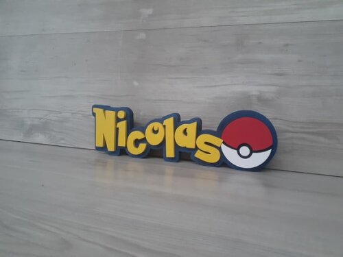 Nome Em Mdf - Peça De Mesa Tema Pokemon - Nicolas - 10 Cm