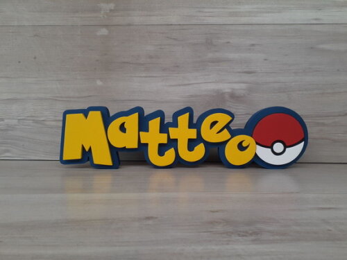 Nome em MDF - Peça de mesa Tema POKEMON - Matteo - 10 cm