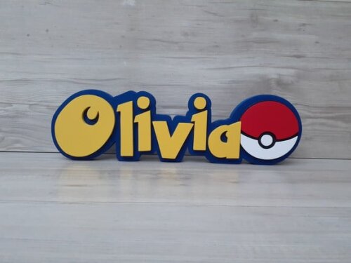 Nome em MDF - Peça de mesa Tema POKEMON - Olivia 10 cm