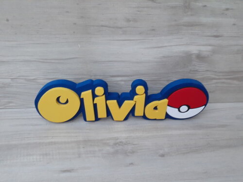 Nome em MDF - Peça de mesa Tema POKEMON - Olivia 10 cm