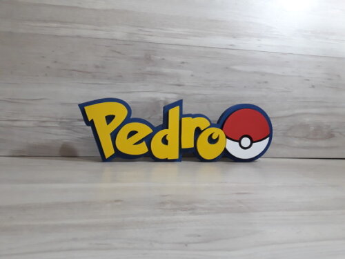 Nome em mdf - Peça de Mesa Tema Pokemon - Pedro - 13 cm