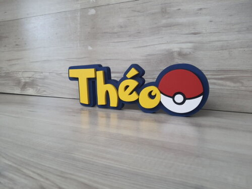 Nome em mdf - Peça de Mesa Tema Pokemon - Théo - 10 cm