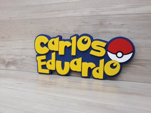 Nome em MDF- Peça de mesa Tema POKEMON- Carlos Eduardo 18 cm