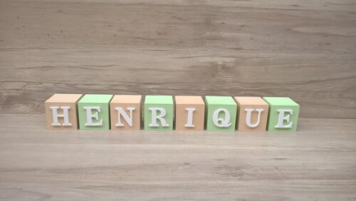 Nomes em Cubos - Mod. Clássico - 6 x 6 x 6 cm - 8 Letras