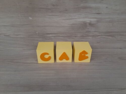 Nomes em Cubos - Mod. Infantil - 6 x 6 x 6 cm - 3 Letras
