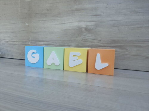 Nomes em Cubos - Mod. Infantil - 6 x 6 x 6 cm - 4 Letras