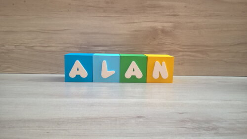 Nomes em Cubos - Mod. Infantil - 6 x 6 x 6 cm - 4 Letras
