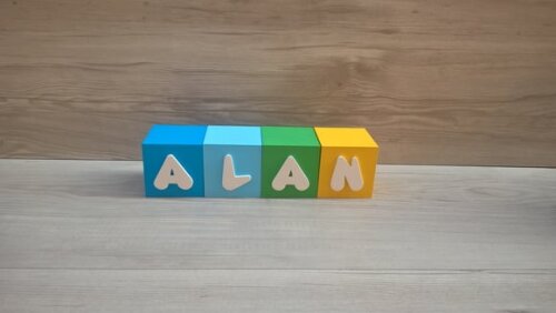 Nomes em Cubos - Mod. Infantil - 6 x 6 x 6 cm - 4 Letras