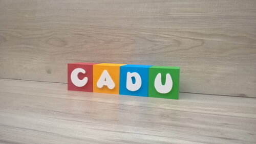 Nomes em Cubos - Mod. Infantil - 6 x 6 x 6 cm - 4 Letras
