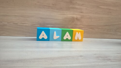 Nomes em Cubos - Mod. Infantil - 6 x 6 x 6 cm - 4 Letras