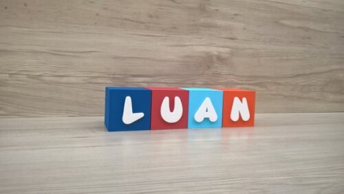 Nomes em Cubos - Mod. Infantil - 6 x 6 x 6 cm - 4 Letras