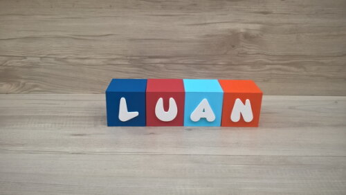 Nomes em Cubos - Mod. Infantil - 6 x 6 x 6 cm - 4 Letras