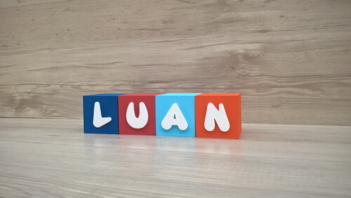 Nomes em Cubos - Mod. Infantil - 6 x 6 x 6 cm - 4 Letras