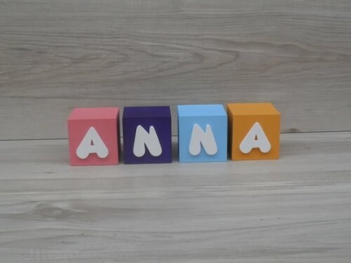 Nomes em Cubos - Mod. Infantil - 6 x 6 x 6 cm - 4 Letras