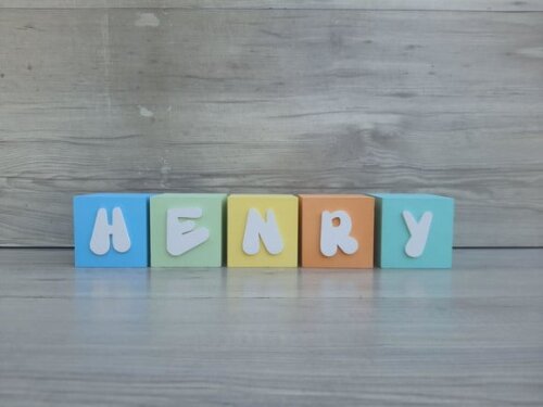 Nomes em Cubos - Mod. Infantil - 6 x 6 x 6 cm - 5 Letras