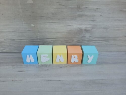 Nomes em Cubos - Mod. Infantil - 6 x 6 x 6 cm - 5 Letras
