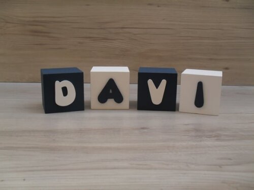 Nomes em Cubos - Mod. Infantil - 6 x 6 x 6 cm - 4 Letras