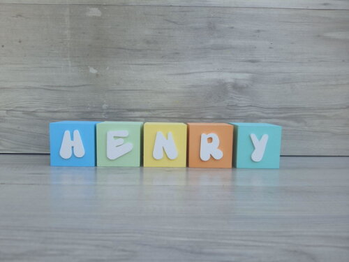 Nomes em Cubos - Mod. Infantil - 6 x 6 x 6 cm - 5 Letras