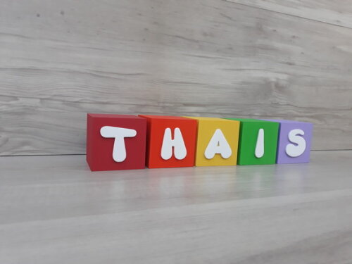 Nomes em Cubos - Mod. Infantil - 6 x 6 x 6 cm - 5 Letras