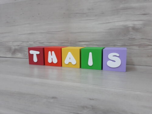 Nomes em Cubos - Mod. Infantil - 6 x 6 x 6 cm - 5 Letras