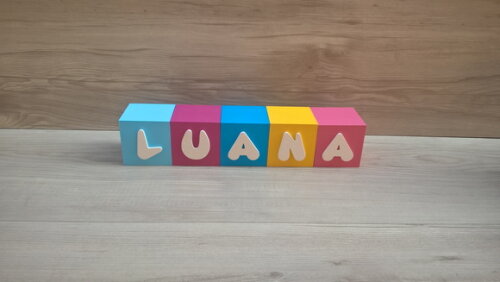 Nomes em Cubos - Mod. Infantil - 6 x 6 x 6 cm - 5 Letras