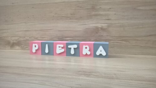 Nomes em Cubos - Mod. Infantil - 6 x 6 x 6 cm - 5 Letras