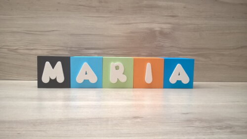 Nomes em Cubos - Mod. Infantil - 6 x 6 x 6 cm - 5 Letras