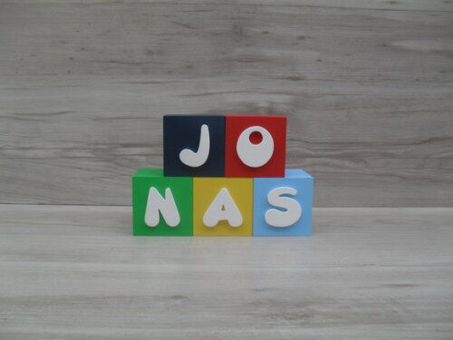 Nomes em Cubos - Mod. Infantil - 6 x 6 x 6 cm - 5 Letras