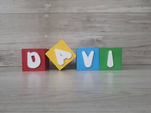 Nomes em Cubos - Mod. Infantil - 8 x 8 x 8 cm - 4 Letras