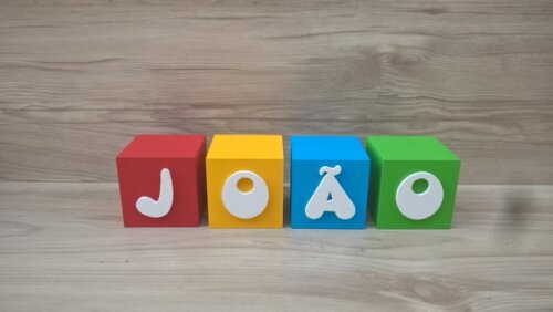 Nomes em Cubos - Mod. Infantil - 8 x 8 x 8 cm - 4 Letras