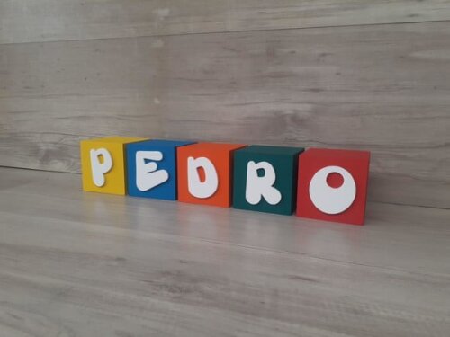 Nomes em Cubos - Mod. Infantil - 8 x 8 x 8 cm - 5 Letras