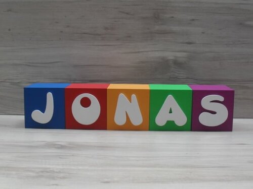 Nomes em Cubos - Mod. Infantil - 8 x 8 x 8 cm - 5 Letras
