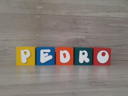 Nomes em Cubos - Mod. Infantil - 8 x 8 x 8 cm - 5 Letras