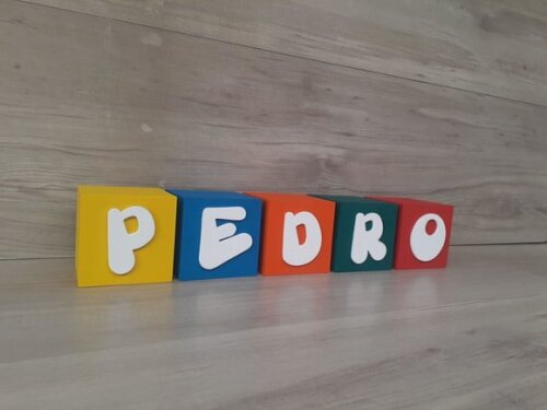 Nomes em Cubos - Mod. Infantil - 8 x 8 x 8 cm - 5 Letras