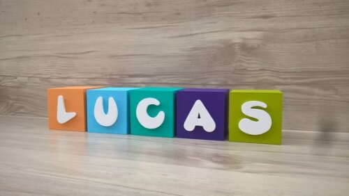 Nomes em Cubos - Mod. Infantil - 8 x 8 x 8 cm - 5 Letras