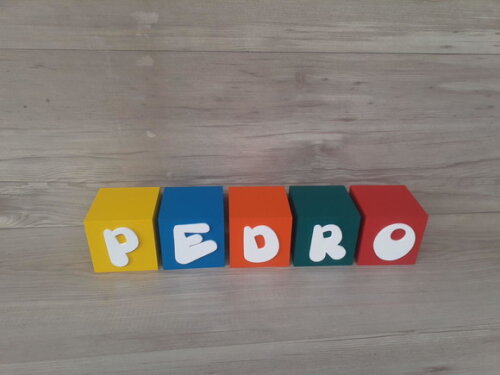 Nomes em Cubos - Mod. Infantil - 8 x 8 x 8 cm - 5 Letras