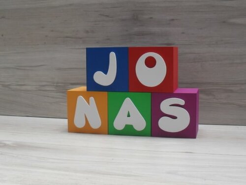 Nomes em Cubos - Mod. Infantil - 8 x 8 x 8 cm - 5 Letras