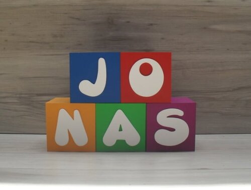 Nomes em Cubos - Mod. Infantil - 8 x 8 x 8 cm - 5 Letras