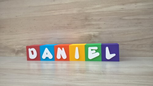 Nomes em Cubos - Mod. Infantil - 8 x 8 x 8 cm - 6 Letras
