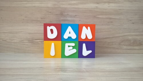 Nomes em Cubos - Mod. Infantil - 8 x 8 x 8 cm - 6 Letras