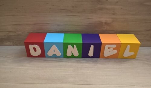 Nomes em Cubos - Mod. Infantil - 8 x 8 x 8 cm - 6 Letras