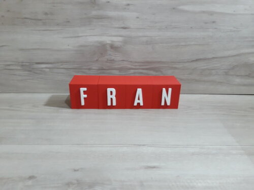 Nomes em Cubos - Mod. Youtube - 6 x 6 x 6 cm - 4 Letras