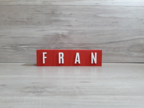 Nomes em Cubos - Mod. Youtube - 6 x 6 x 6 cm - 4 Letras