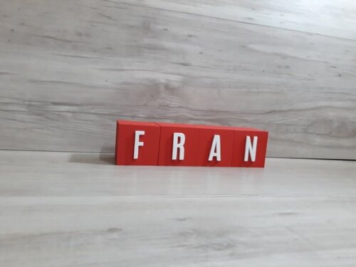 Nomes em Cubos - Mod. Youtube - 6 x 6 x 6 cm - 4 Letras