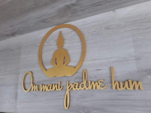 Om Mani Padme Hum - Mantra (parede) + Escultura Buda