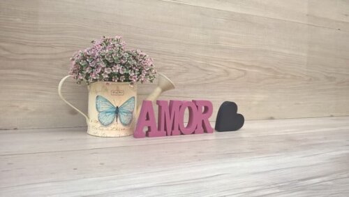 Palavra AMOR - linha BK + mini coração