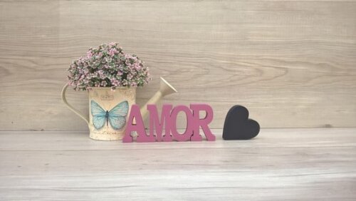 Palavra AMOR - linha BK + mini coração