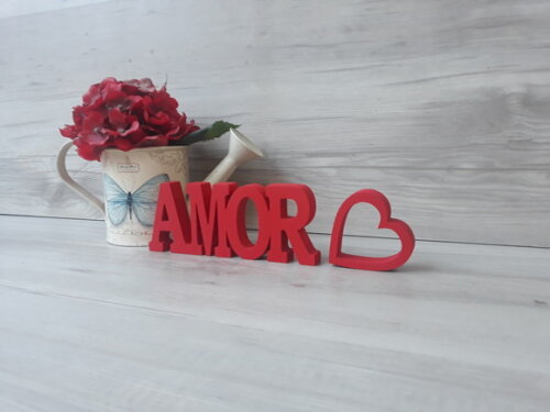 Palavra AMOR - linha BK + mini coração vazado