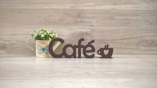 Palavra decorativa Café + escultura xícara